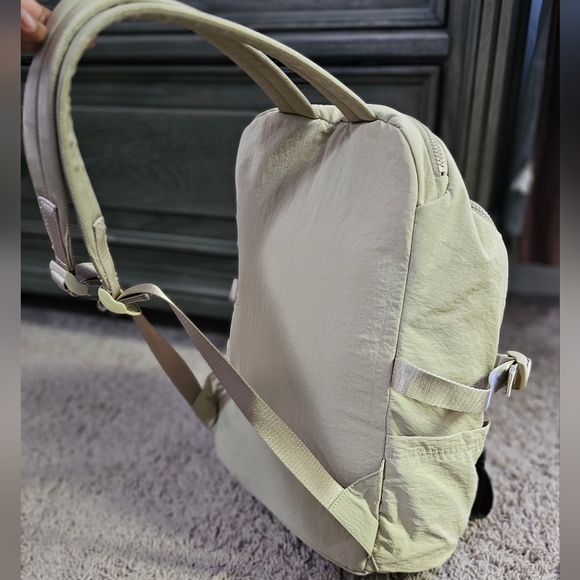 Lululemon New Crew backpack - Picture 6 of 12
